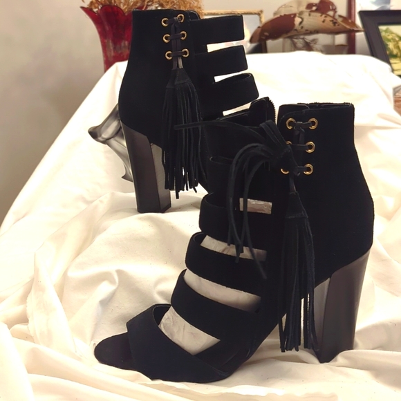 Guess Black Chunky Heel w Tassels - Picture 9 of 11